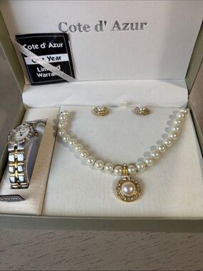 Pearl Necklace Set with Gold Accents